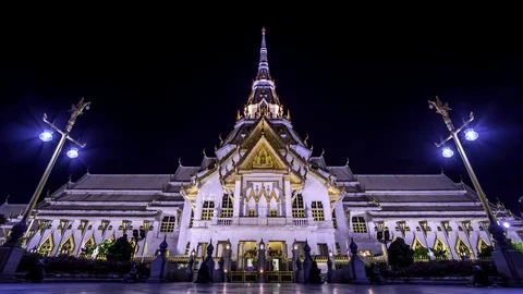Day to night timelapse of Wat Sothon Wararam Worawihan temple Stock Footage 108322023