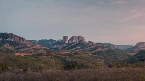 Day to night View of Roques de Benet during sunset in Parc National dels Stockbeeldmateriaal 284723527