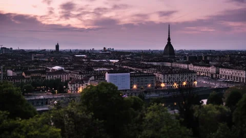 Day to night winter sunset timlepase panorama of Turin city Mole Antonelliana Vidéo 269035960
