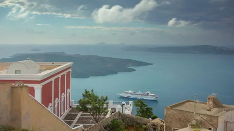 Day time santorini island town bay cruise liner timelapse 4k greece Vídeo Stock 152597853