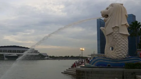 Day time singapore marina bay famous merlion fountain monument panorama 4k Stock Footage