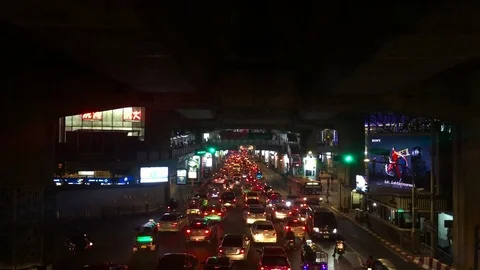 Day of traffic jam and many car on night at Bangkok 库存影片 78758701