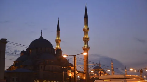 Day turns into on a background of beautiful mosque night  timelapse Stockbeeldmateriaal 62595318