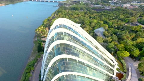 Day view of Cloud Forest And Flower Dome at Gardens by the Bay in Singapore. 스톡 동영상 146931032