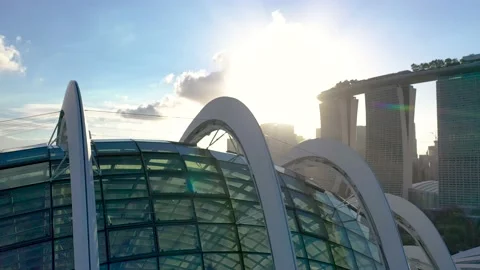 Day view of Cloud Forest And Flower Dome at Gardens by the Bay in Singapore. Stock-Footage 146931077