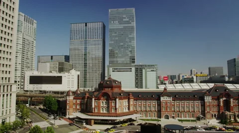 Day View of Tokyo Station with Office Buildings surrounding it Vídeos de archivo 56139522