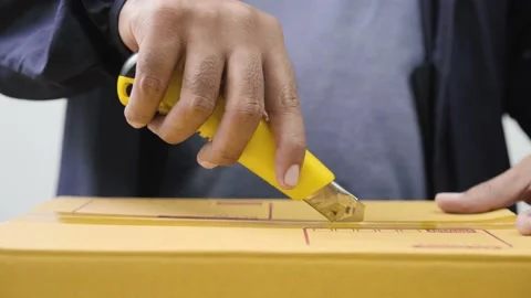 DAY17 9 4KClose Up. Fast post shipment service concept. young asian man customer Stock Footage 137436827