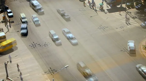 Daylight city traffic Stock-Footage 1050460