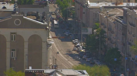Daylight city traffic Stock-Footage 5720803