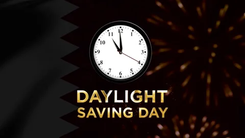 Daylight saving day concept featuring an analog clock and elegant gold typo.. 스톡 동영상 346541295