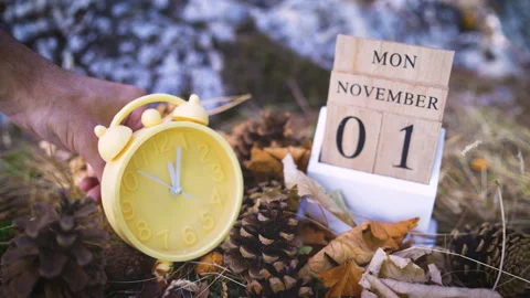Daylight saving time changing one hour, fall back first november Stock Footage 161150609