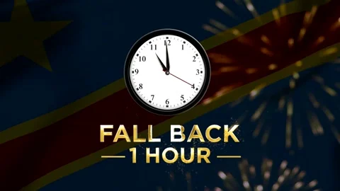 Daylight saving time concept with a clock showing fall back one hour agains.. Vidéo 346542250