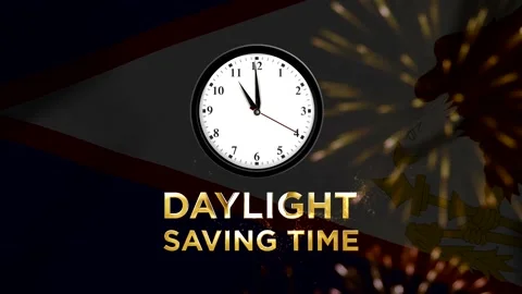 Daylight saving time concept featuring a wall clock over the flag of Americ.. Stock-Footage 346541526