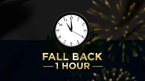 Daylight saving time concept showing a clock indicating to fall back one hour 库存影片 346542073
