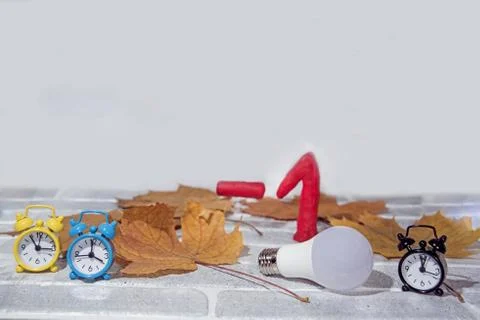 Daylight Saving Time. Wall Clock going to winter time. Autumn abstraction. Foto stock