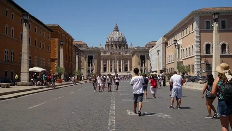 Daylight summer time lapse at Saint Peter church, vatican city Stock Footage 136687669