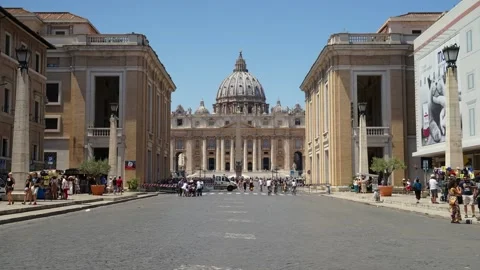 Daylight summer time lapse at Saint Peter church, vatican city Stock Footage 136687684