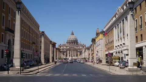 Daylight summer time lapse at Saint Peter church, vatican city Stock Footage 136687695