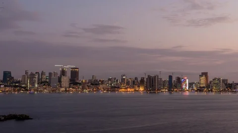 Day/Night Time Lapse, Luanda Bay, skyline, Angola, Africa Vidéo 121800942