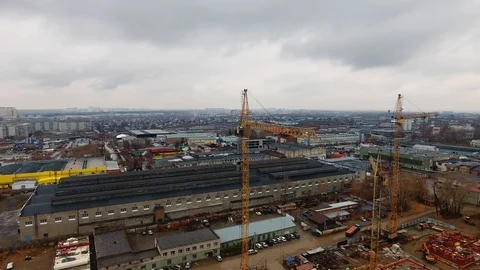 Daytime panoramic view of city, in center of which is yellow construction crane. Stock-Footage 104646422