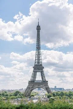 Daytime shot of the Eiffel Tower in Paris, France 스톡 사진