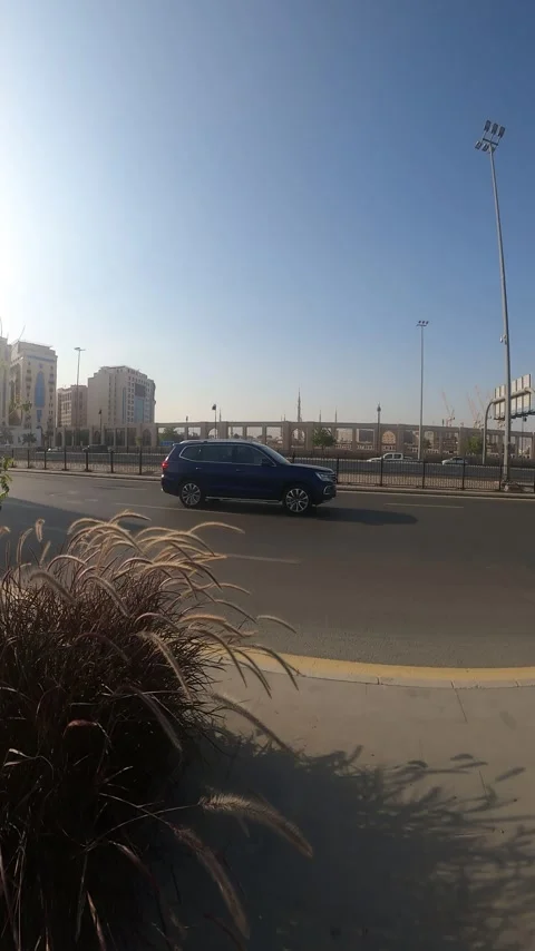 Daytime Traffic Flow Past Central Medina Architecture and Landscaping Vídeo Stock 339034717