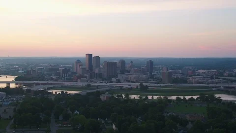 Dayton Push-in Pink Sky 動画素材 93794043