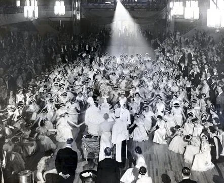 A Dazzling Array Of Debutantes At Queen Charlotte's Birthday Ball In 1935 As Pri Stock Photos