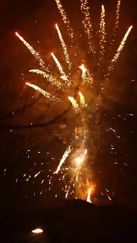 Dazzling fireworks lighting up the night sky on new year's eve Video stock 292025907