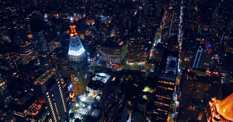 Dazzling panorama of Manhattan at night. Approaching the clock tower 库存影片 319475747