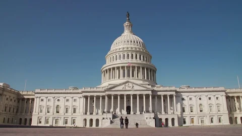 DC Capitol Building with tourists in front, blue skies, 4K Vídeos de archivo 71356410