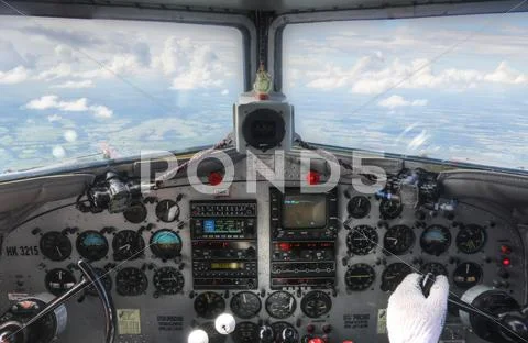 DC3 cockpit inflight dashboard view Stock Photos