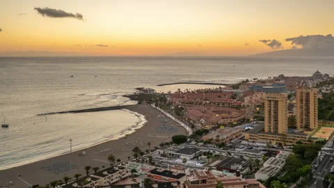 Dday to night time lapse of Los Cristianos beach Tenerife, Canary Islands, Spain Vidéo 238001279