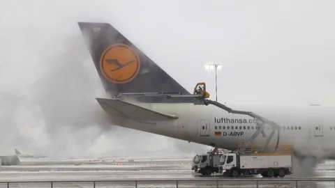 De-icing of a Lufthansa Boeing 747 Stock-Footage 71306521
