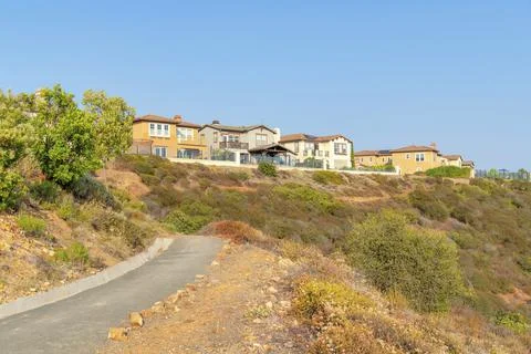 Dead end pavement path at the Double Peak Park at San Marcos, California 스톡 사진