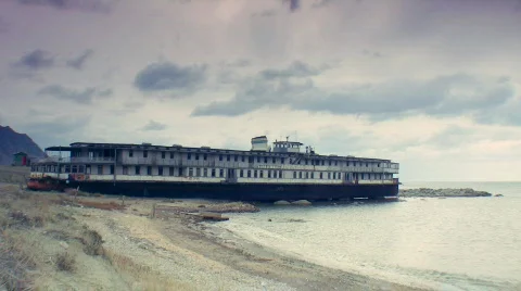 Dead ship Stock-Footage 571840