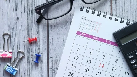 Deadline concept with circle and push pin on calendar date Stock Footage 127729774