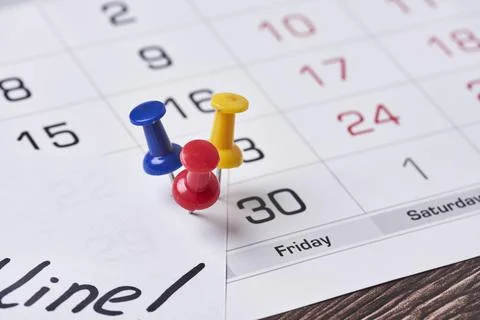 Deadline concept. A paper with Deadline text pinned on monthly calendar Stock Photos