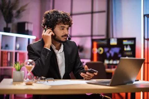 Deadline concept of project, working at evening time in office. Foto stock