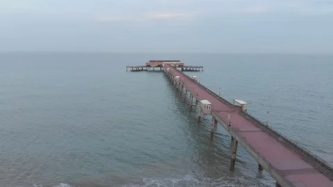 Deal Pier 2 Video stock 88659801