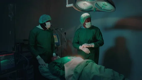 Death man patient in operating room , Professional Doctors team can't saving  Vídeos de archivo 195210311