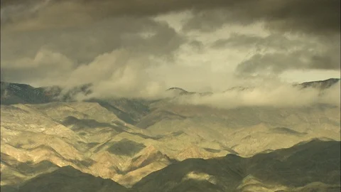 Death Valley time lapse clouds over hills 스톡 동영상 87116738