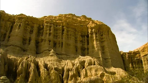 Death Valley Towering Cliffs slow pan 스톡 동영상 87126610