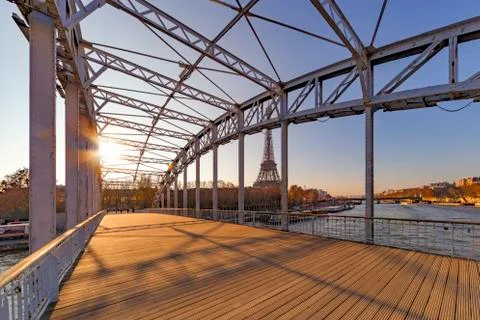 The Debilly bridge against the Eiffel Tower Stock-Fotos