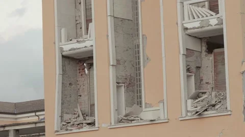 Debris in a building, earthquake 스톡 동영상 137623011