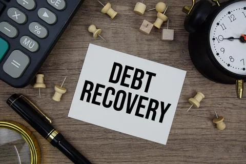 Debt Recovery text written on notepad with pen, alarm clock, magnifying gla.. Stockfoto's