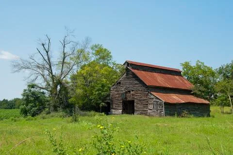 Decaying barn 스톡 사진