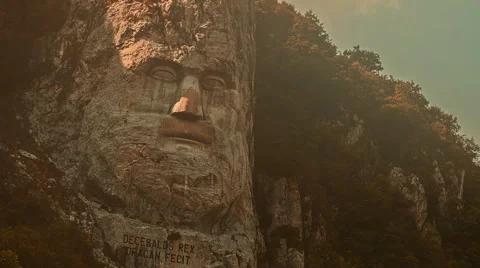 Decebal Rock face sunset HD Vídeos de archivo 42999142