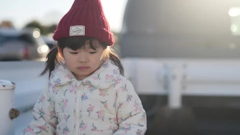 In December 2024, a 3-year-old Japanese girl spends a winter night in an area Видео 296983635