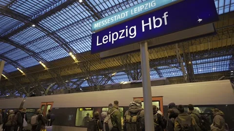 December 23, 2023. Leipzig, Germany. Leipzig Hauptbahnhof innen am Abend zur Stock Footage 262188877